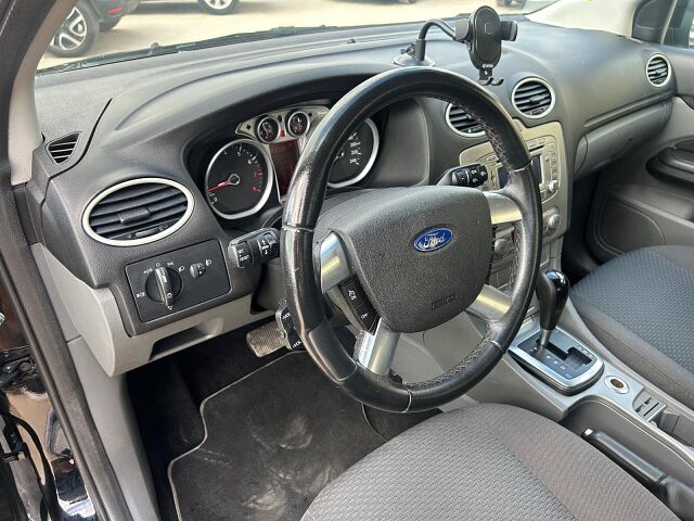 FORD FOCUS TREND 1.6 AUTO SPANISH LHD IN SPAIN ONLY 58000 MILES SUPERB 2009